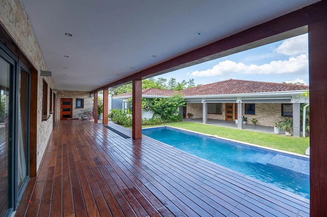 Дом 439 m² с открытым бассейном в Сан‑Мигельито, Панама