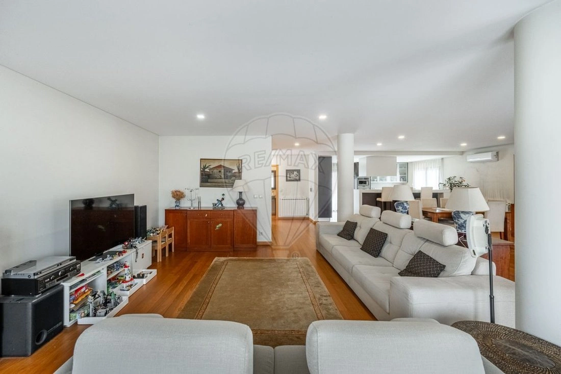 Семейный дом 350 m² с террасой в Браге, Португалия