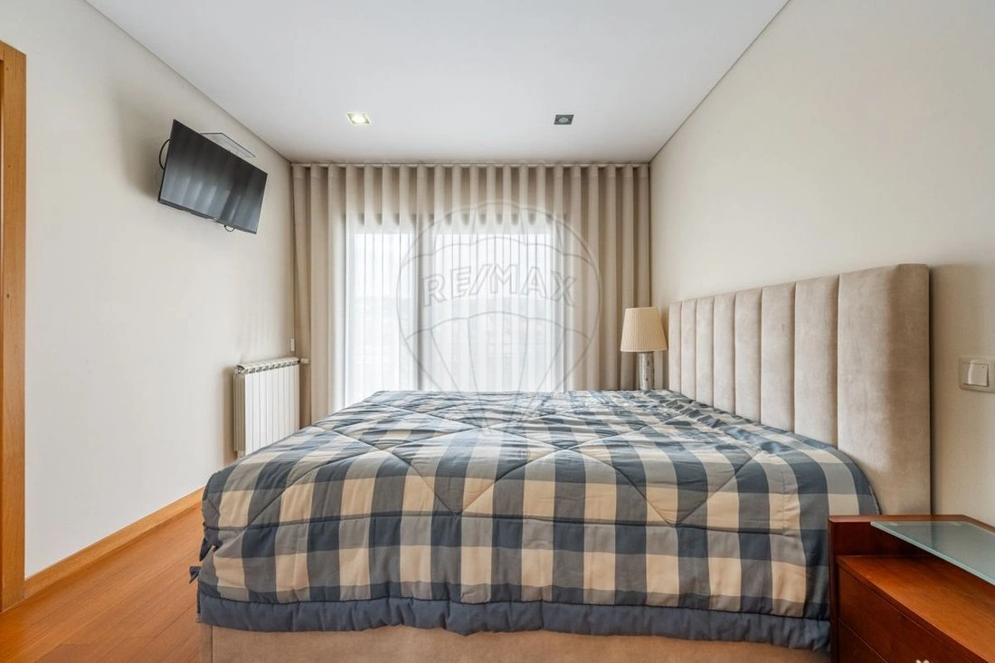 Семейный дом 350 m² с террасой в Браге, Португалия