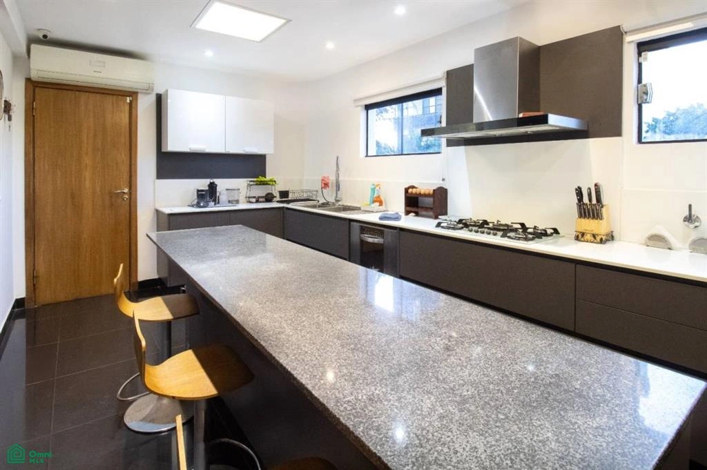 Дом 6+1 с офисом в Асунсьоне, Парагвай