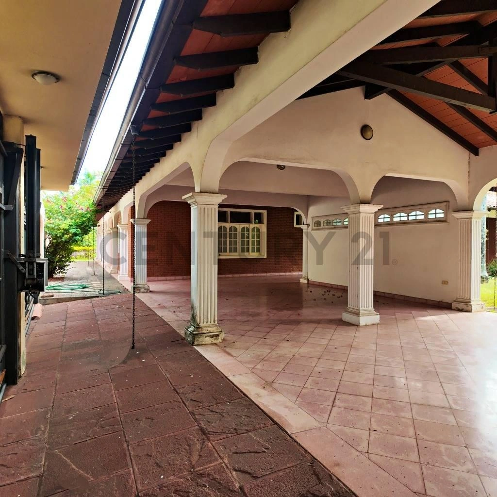 Дом 1200 m2 с садом в Асунсьоне, Парагвай