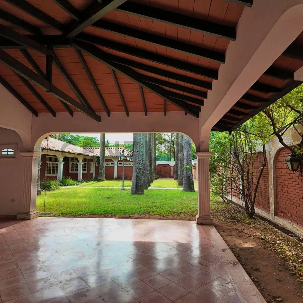 Дом 1200 m2 с садом в Асунсьоне, Парагвай