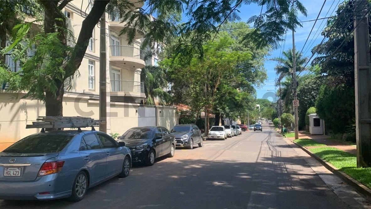 Дом 5+1 с гаражом в Асунсьоне, Парагвае