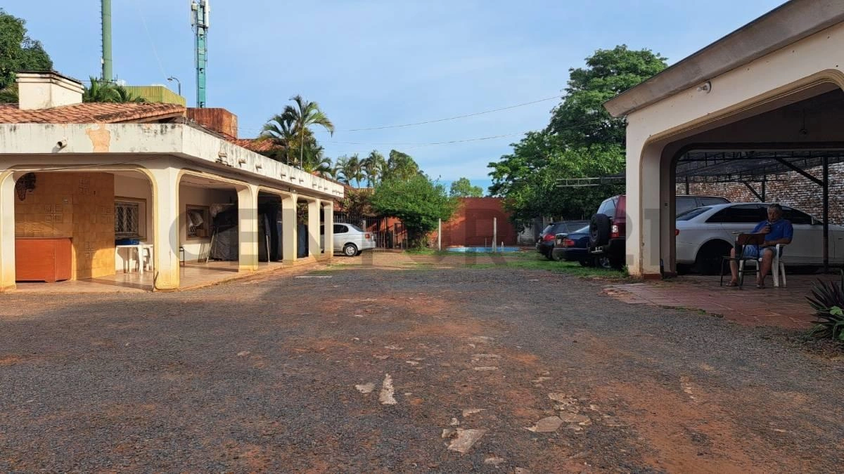 Дом 560 m2 с садом в Сан-Лоренсо, Парагвай