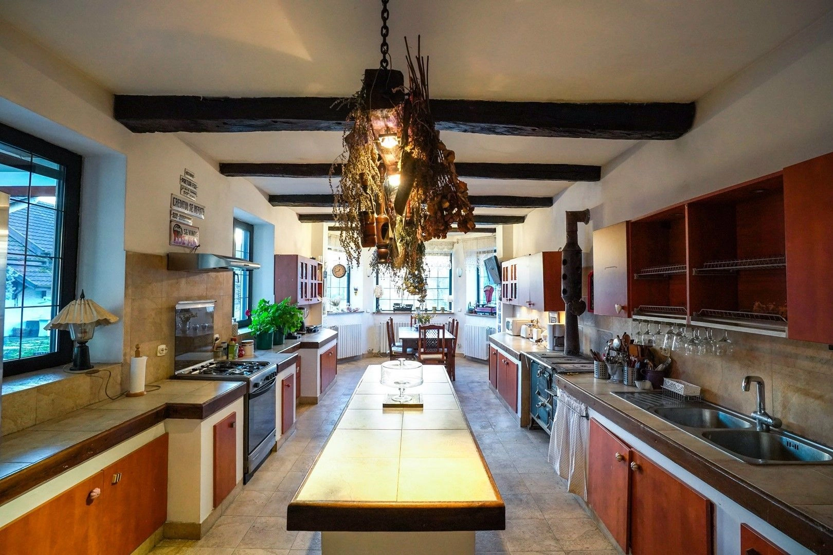 Комфортная вилла 700 м2 в предместьях Брашова