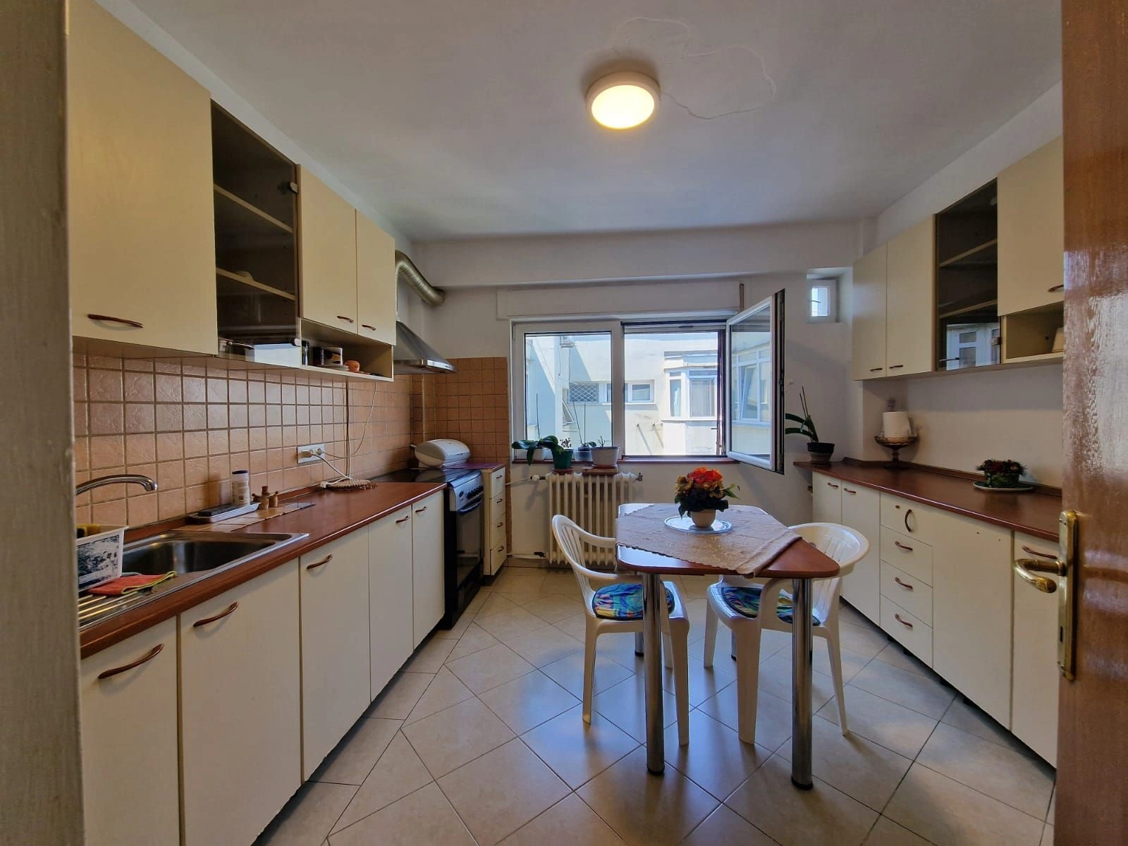 Элегантная квартира 3+1 в центре Бухареста