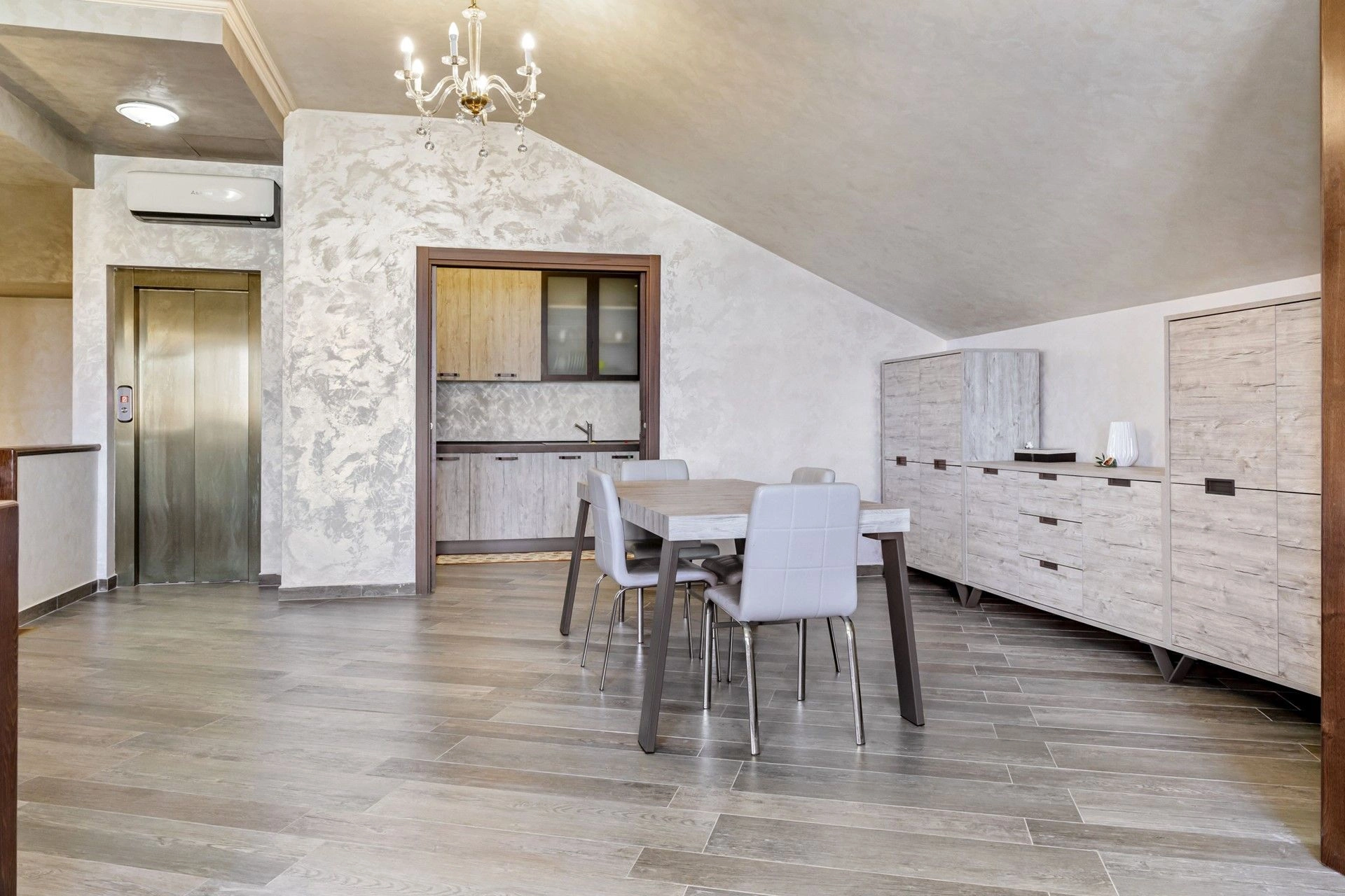 Комфортная вилла 9+1 на побережье Черного моря в Констанце