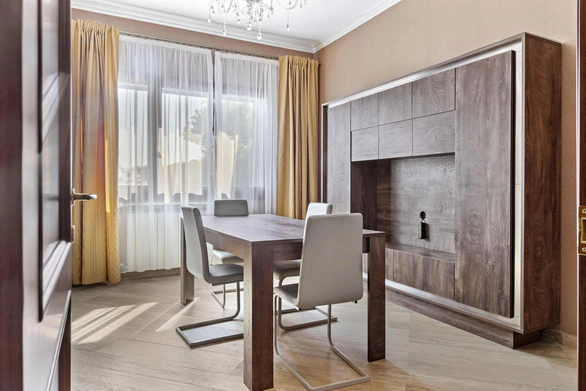 Комфортная вилла 9+1 на побережье Черного моря в Констанце