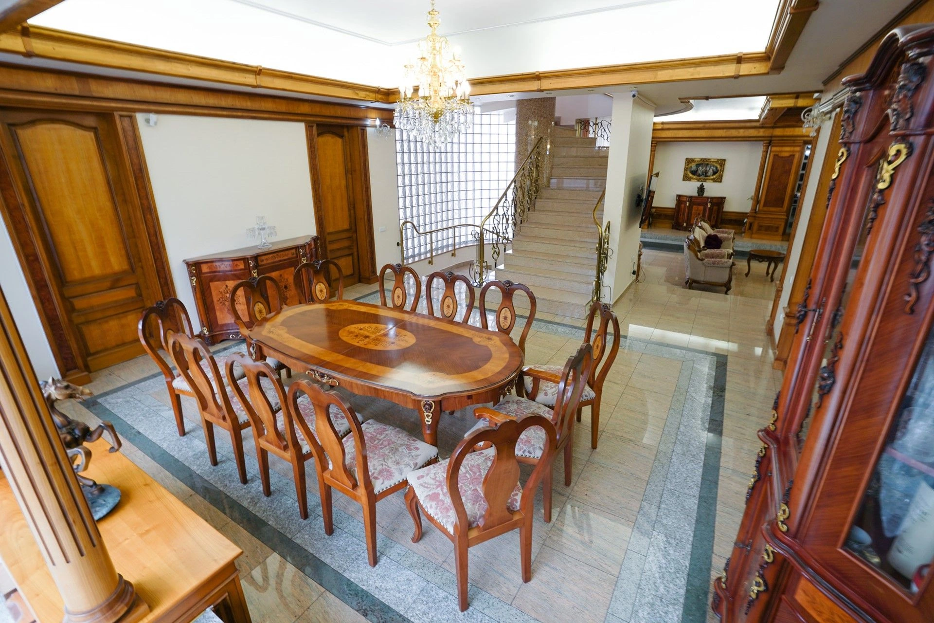 Beautiful house 1100 m2 in the center of Constanta