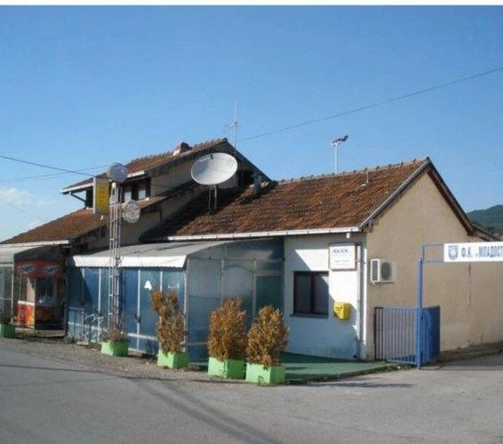 Таунхаус 100 м2 с коммерческими помещениями в Кралева, Сербия