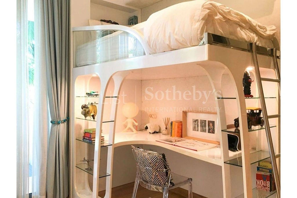 Светлая квартира 2+1 на Сентозе, Сингапур