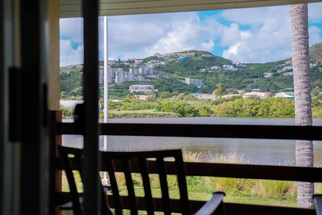 Современная квартира с двумя спальнями в Басетерре, Сент-Китс и Невис