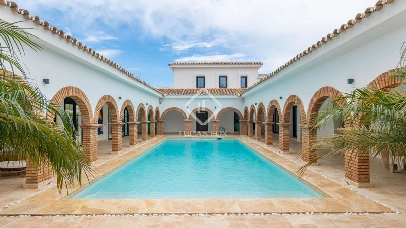 Дом 12+1 с видом на океан в Малаге, Испания