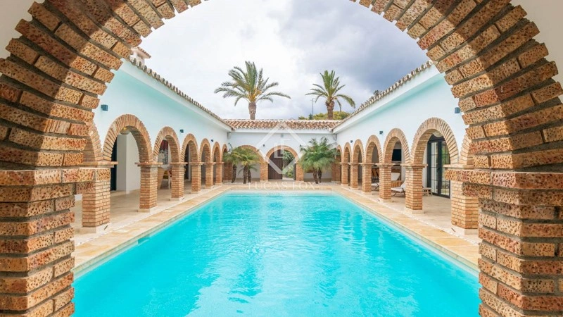 Дом 12+1 с видом на океан в Малаге, Испания