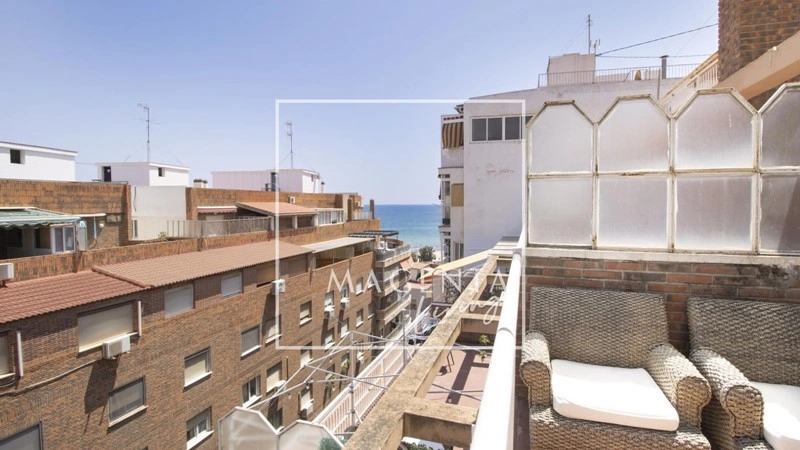 Квартира 2+1 с видом на море в Аликанте, Испания