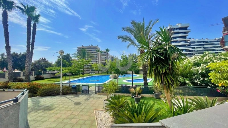 Квартира 2+1 с балконом в Аликанте, Испания