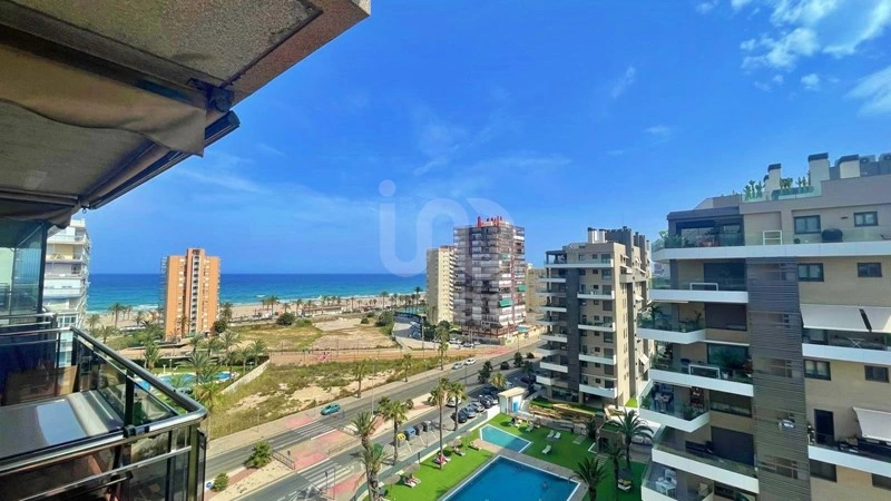 Квартира 2+1 с балконом в Аликанте, Испания