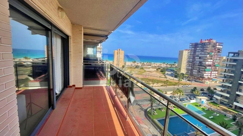 Квартира 2+1 с балконом в Аликанте, Испания