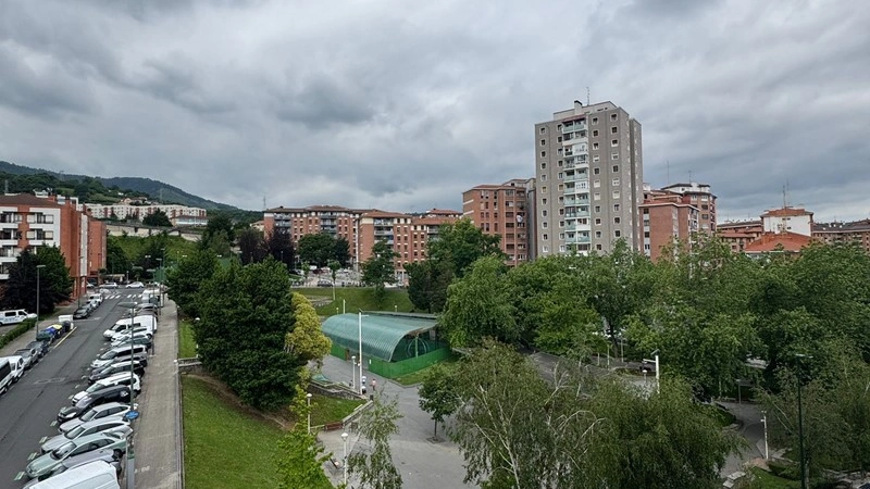 Квартира 4+1 с лифтом в Бильбао, Испания