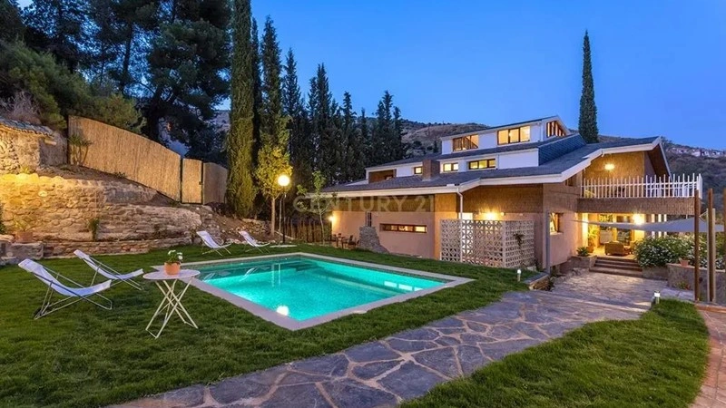 Дом 16+1 с парковкой в Гранаде, Испания