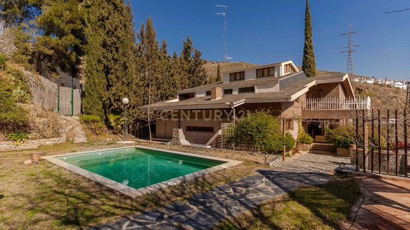 Дом 16+1 с парковкой в Гранаде, Испания