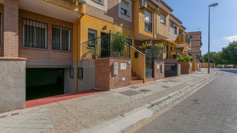 Дом 6+1 с садом в Гранаде, Испания