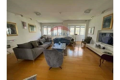 Просторный пентхаус с тремя спальнями в Осиеке, Хорватия