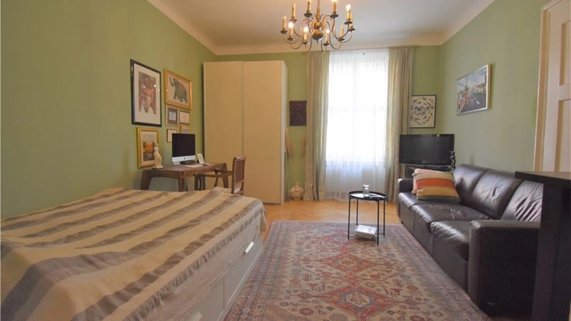 Светлая четырёхкомнатная квартира в Осиеке, Хорватия