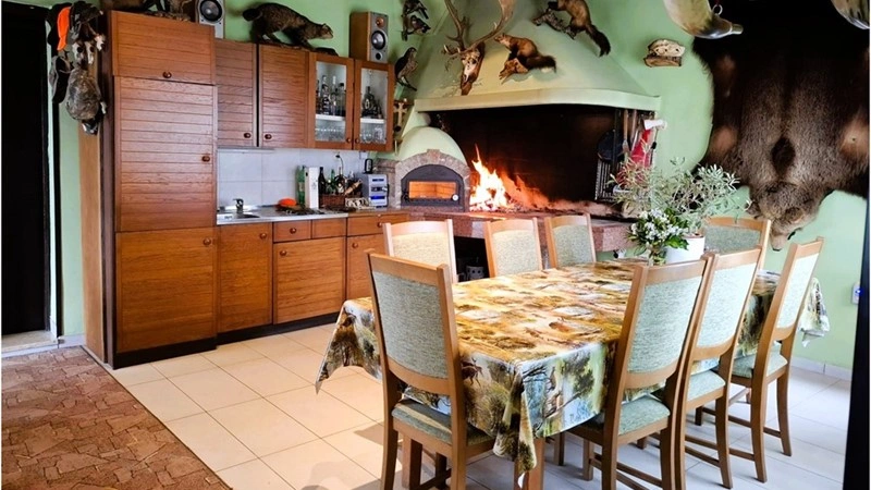 Просторный дом с четырьмя спальнями в Карловаце, Хорватия