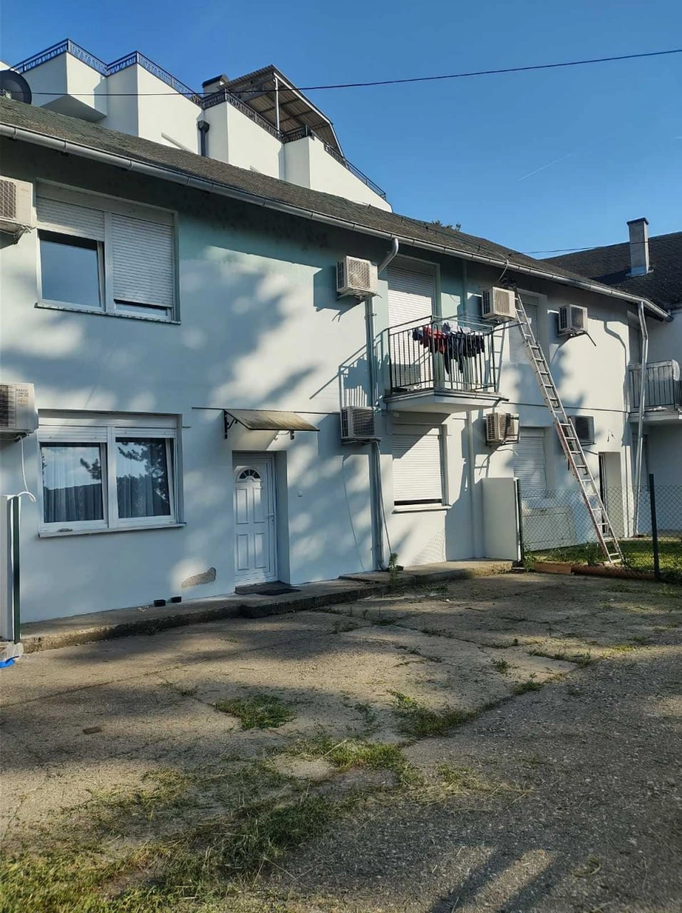 Двухуровневая квартира с тремя спальнями и парковкой в Нови-Саде, Сербия