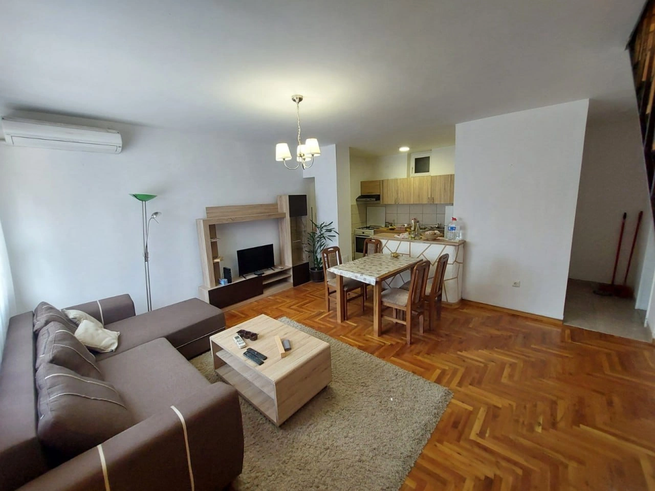 Двухуровневая квартира с тремя спальнями и парковкой в Нови-Саде, Сербия