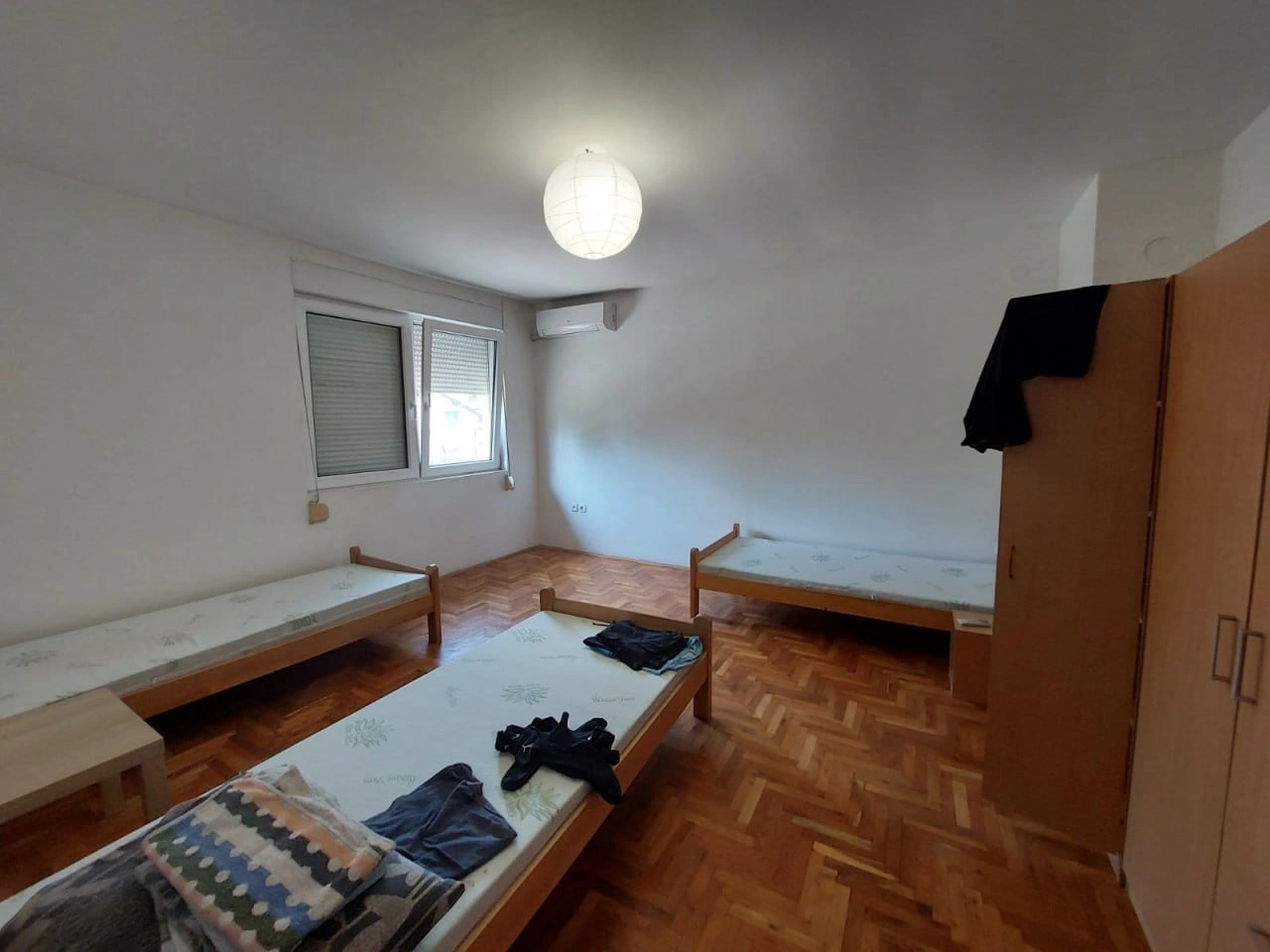 Двухуровневая квартира с тремя спальнями и парковкой в Нови-Саде, Сербия