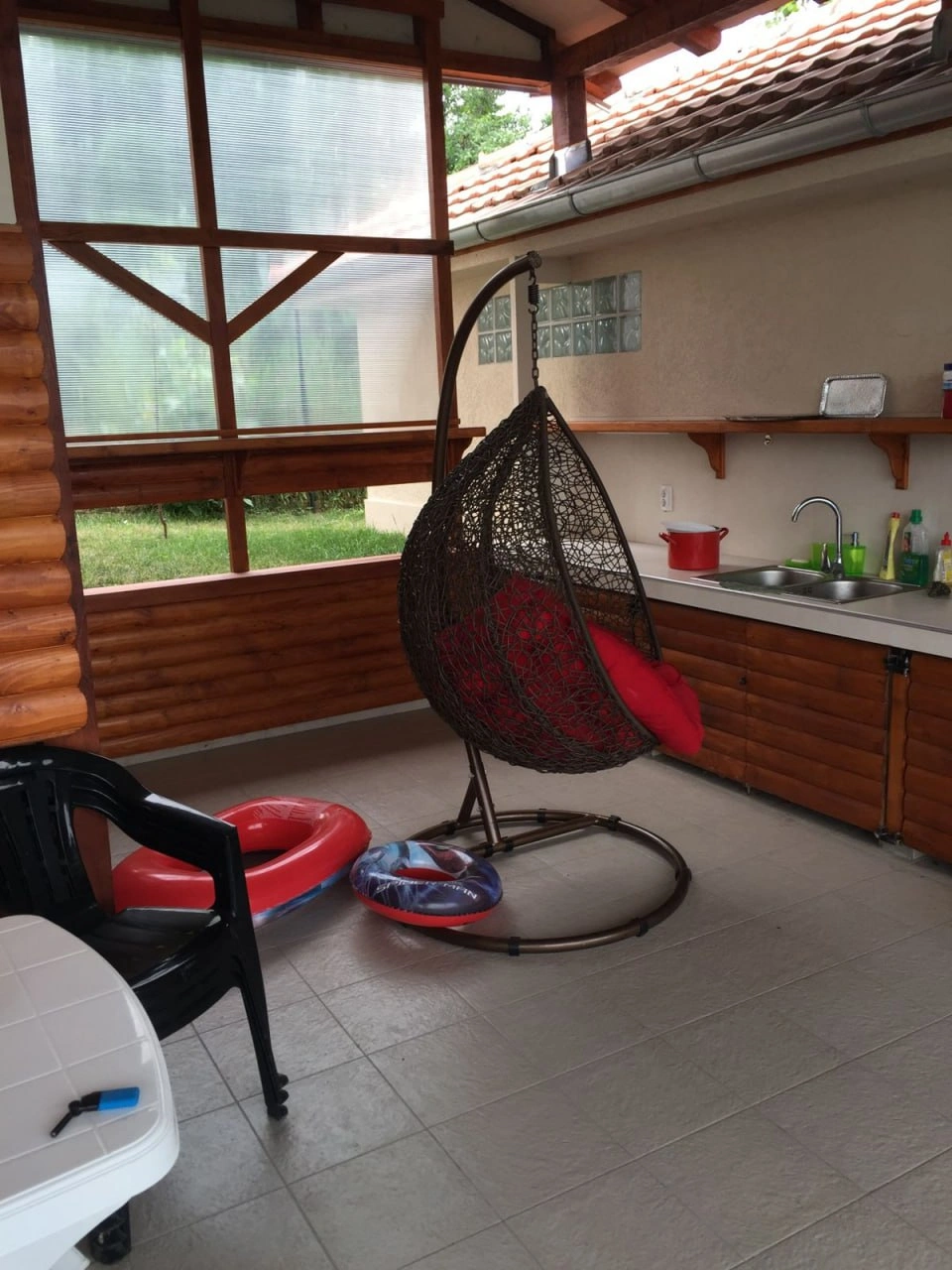 Дом с 4 спальнями и гаражом в Нови-Саде, Сербия