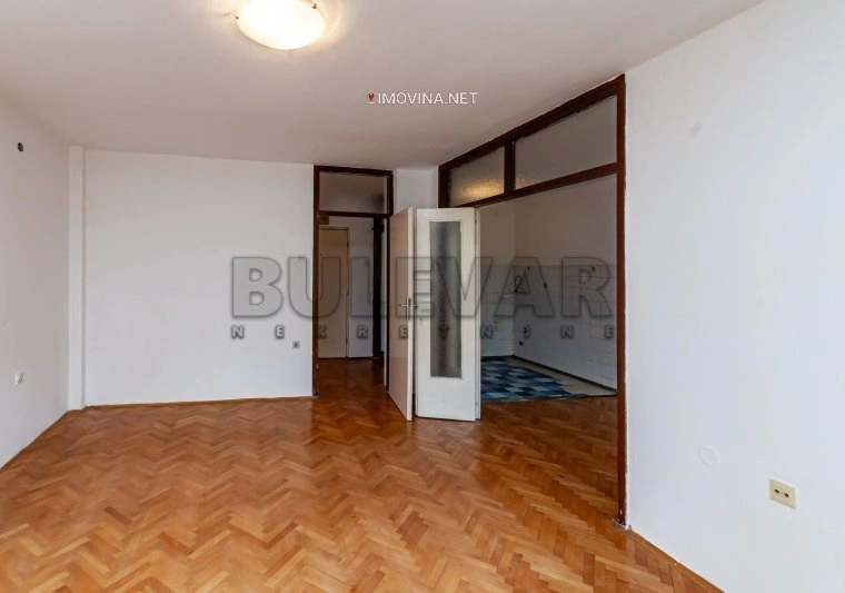 2‑комнатная квартира с лифтом в Нише, Сербия