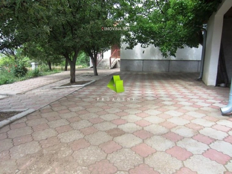 Дом с 4 спальнями и гаражом в Нише, Сербия