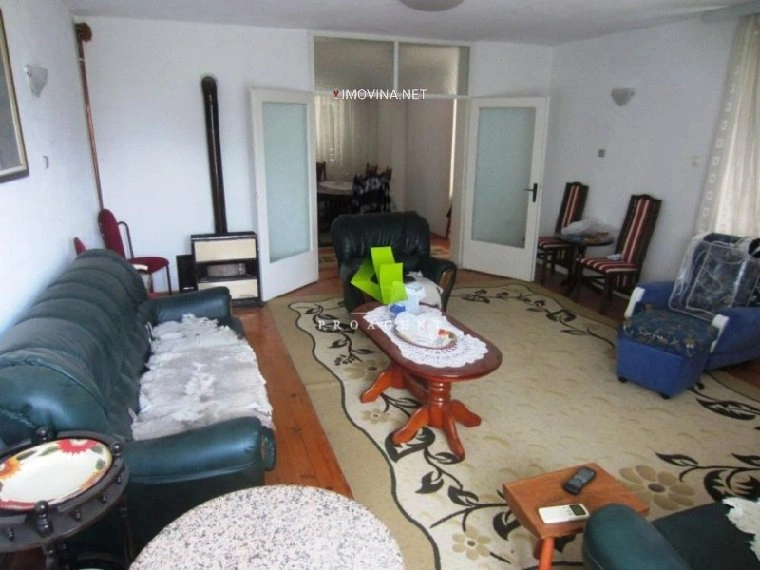 Дом с 4 спальнями и гаражом в Нише, Сербия