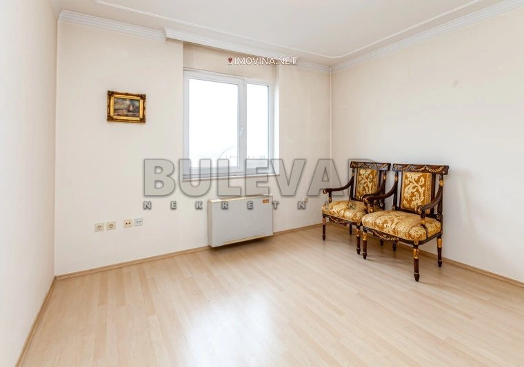 Квартира 78 m² с открытым парковочным местом в Нише, Сербия