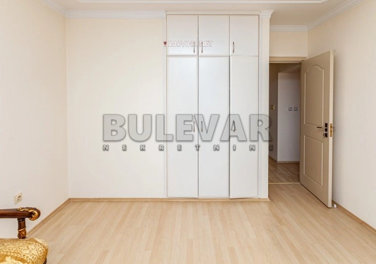 Квартира 78 m² с открытым парковочным местом в Нише, Сербия