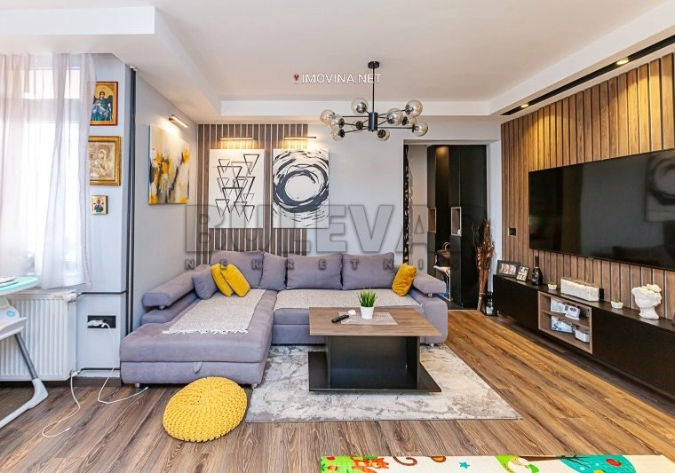 Дом с четырьмя спальнями и мебелью в Нише, Сербия