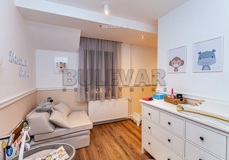 Дом с четырьмя спальнями и мебелью в Нише, Сербия