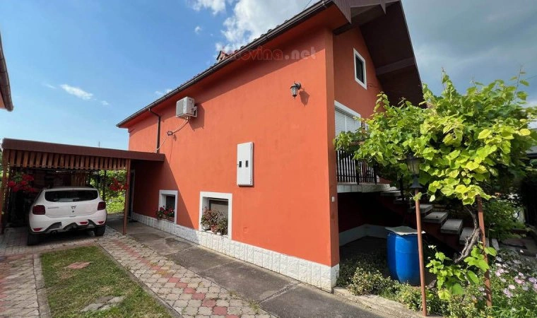 Четырёхкомнатный дом с садом в Зренянине, Сербия