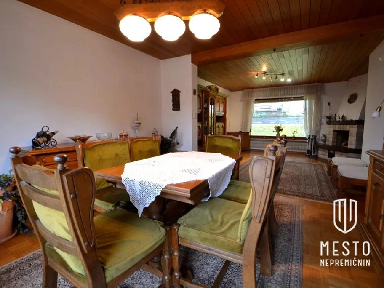 Дом 220 m2 с гаражом в Grosuplje, Словения