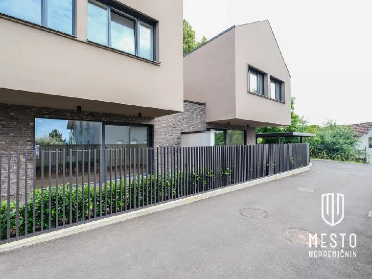 Дом 204 м² с садом в Гросуплье, Словения