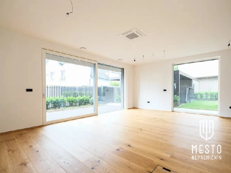 Дом 204 м² с садом в Гросуплье, Словения