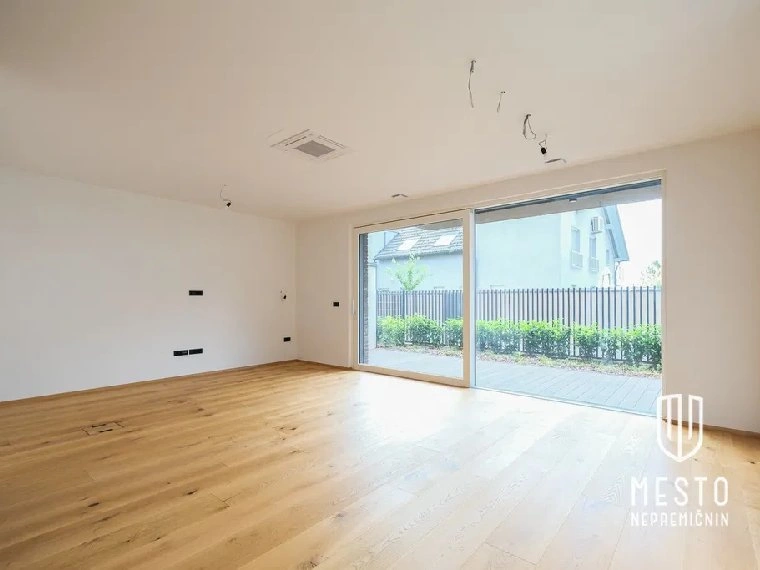 Дом 204 м² с садом в Гросуплье, Словения