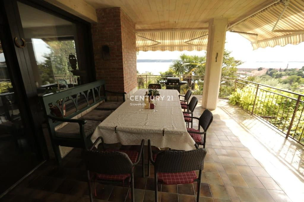 Вилла с 3 спальнями в Портороже, Словения