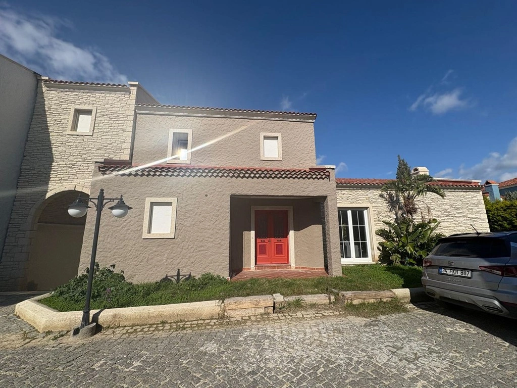 Просторная вилла с 4 спальнями в Чешме, Турция