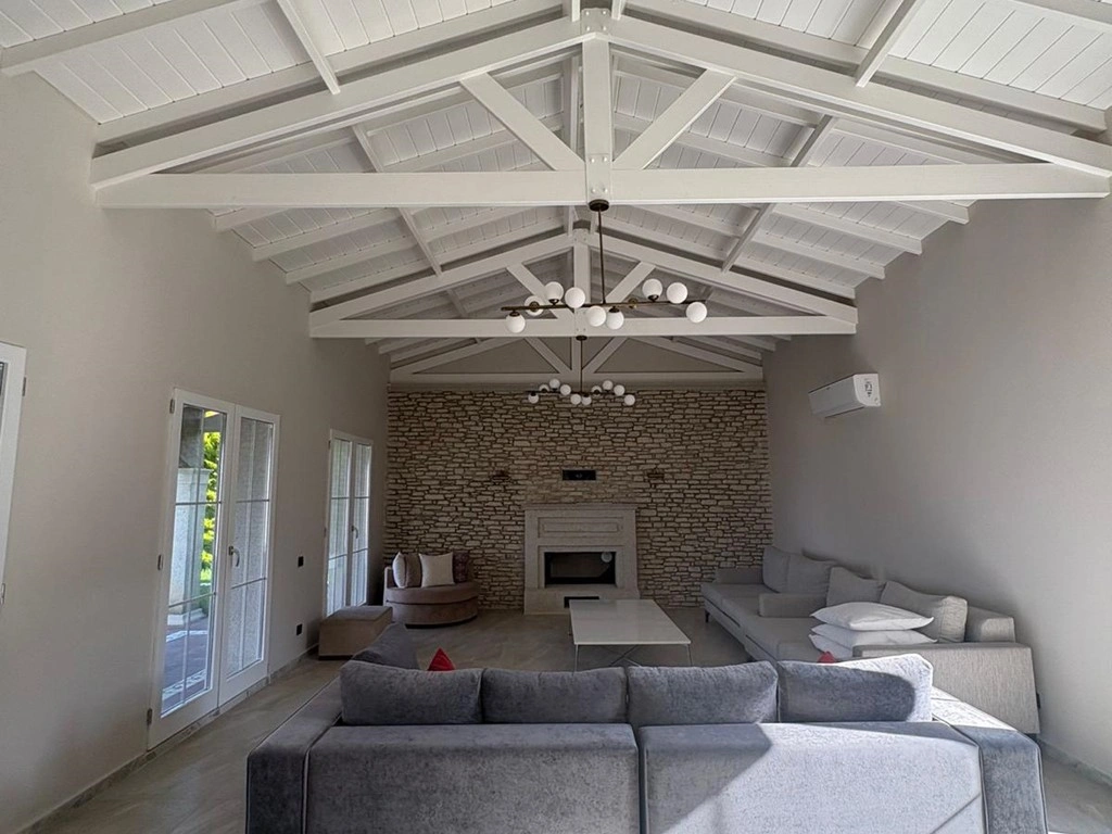 Просторная вилла с 4 спальнями в Чешме, Турция