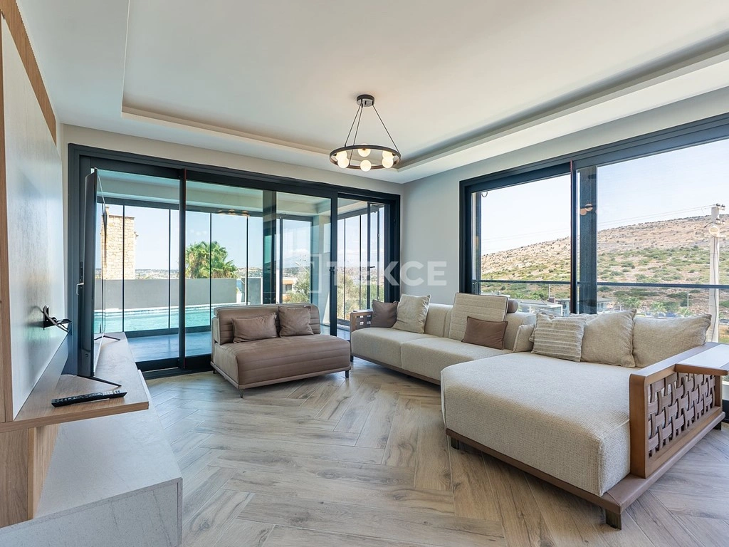 Просторная 5-спальная вилла в Чешме, Турция