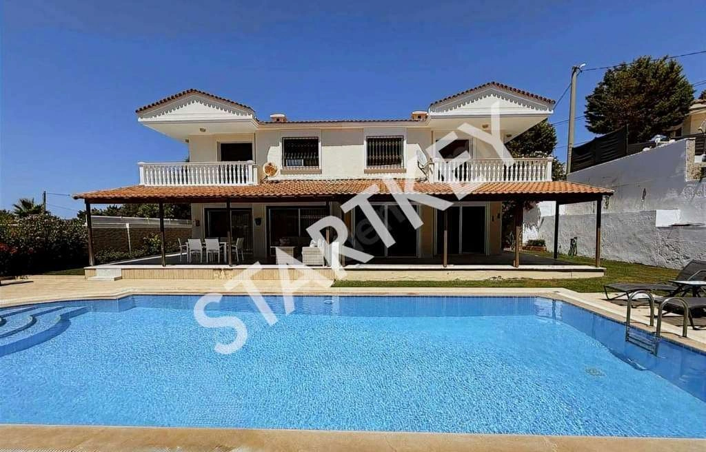 Престижная 3‑комнатная вилла в Чешме, Турция